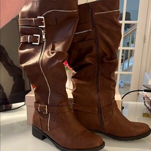 Shoe dazzle, brown scrunched boots with gold buckles and zippers size 10